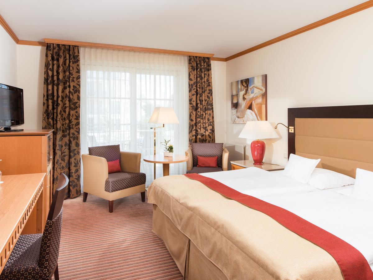 奥斯特西库伦伯恩旅游魅力酒店 Ostseebad Kühlungsborn 外观 照片
